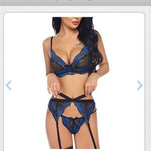 Elegant Lace Bra Set in Black and Blue